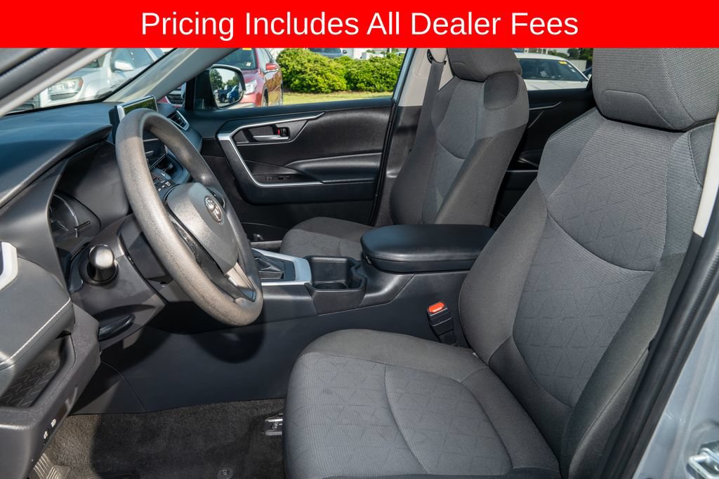 Used 2025 Toyota RAV4 XLE FWD image 10
