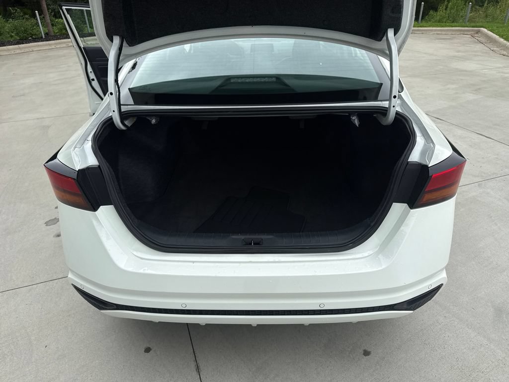 Used 2025 Nissan Altima 2.5 SV FWD image 33