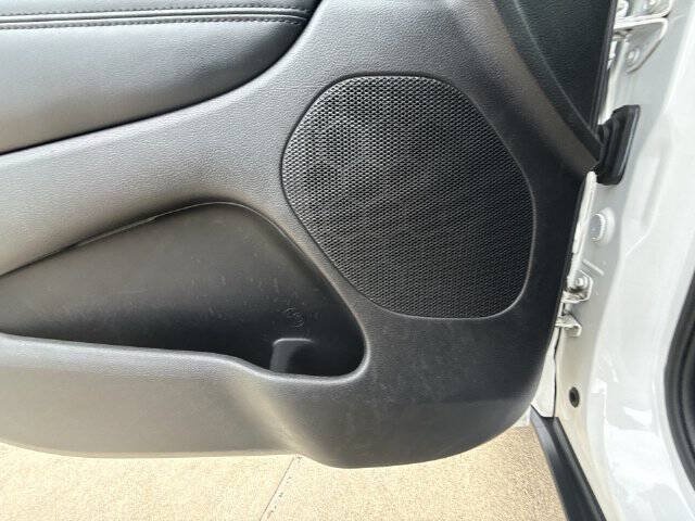 Used 2021 Jeep Grand Cherokee Laredo AWD/4WD image 25