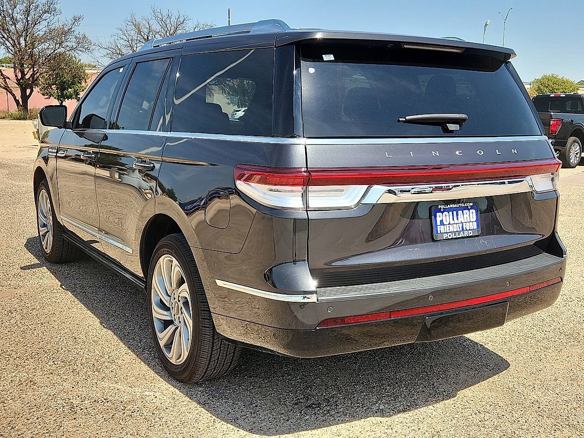 Used 2023 Lincoln Navigator Reserve image 2