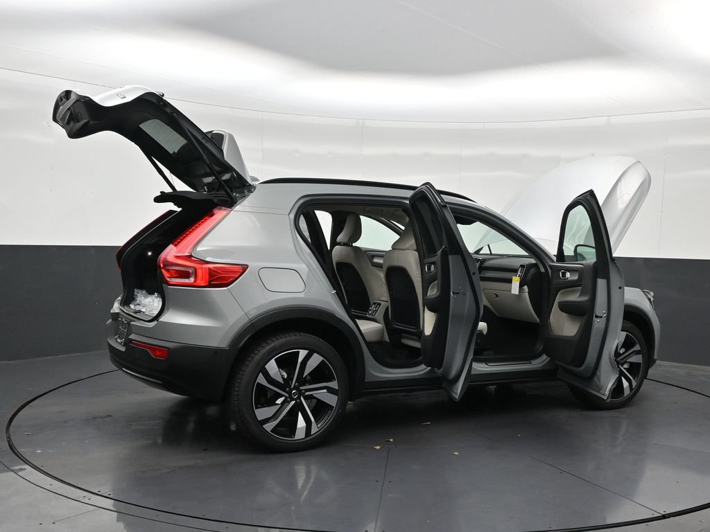 New 2026 Volvo XC40 B5 Plus w/ Protection Package Premier AWD/4WD image 29