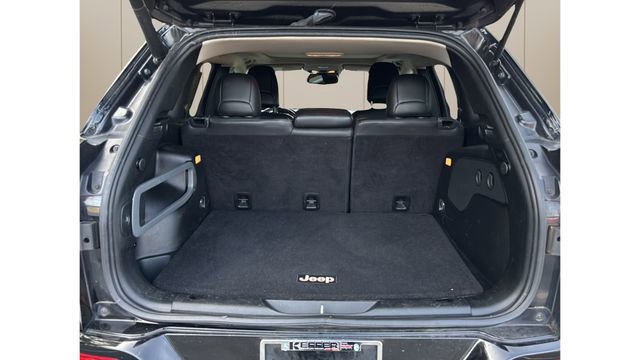 Used 2018 Jeep Cherokee Overland w/ Technology Group image 10