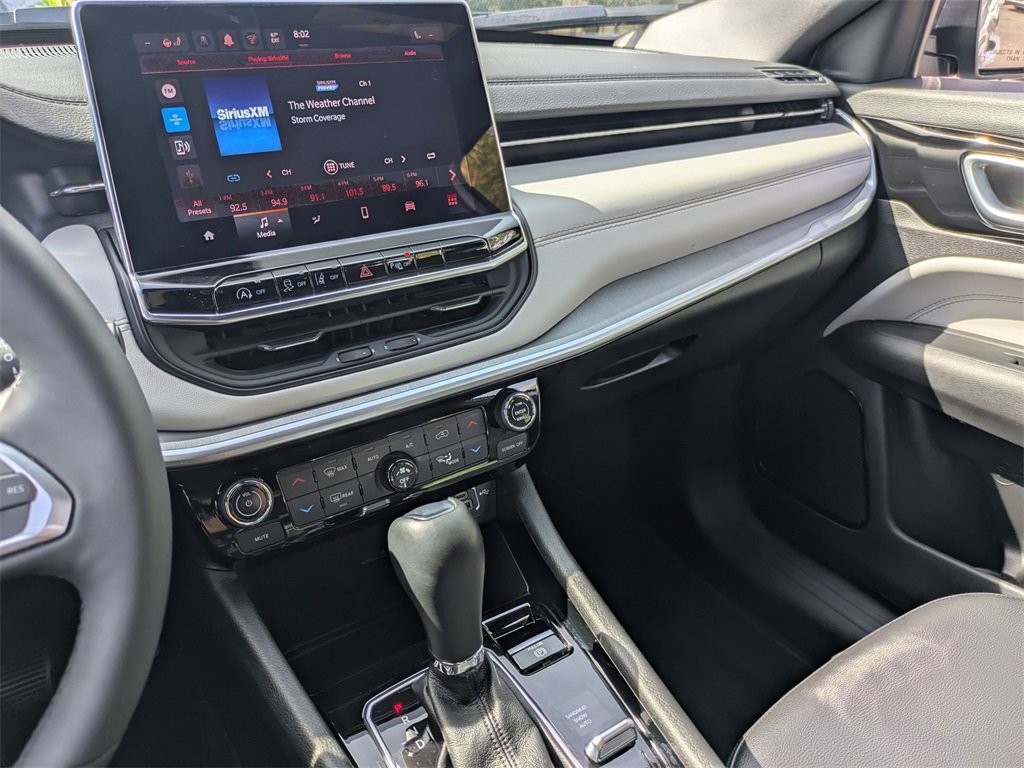 Used 2025 Jeep Compass Limited image 19