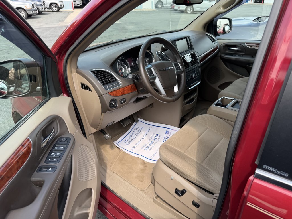 Used 2012 Chrysler Town & Country Touring w/ Entertainment Group #1 FWD image 14