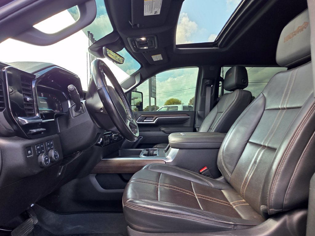 Used 2025 Chevrolet Silverado 3500 High Country w/ High Country Premium Package AWD/4WD image 9
