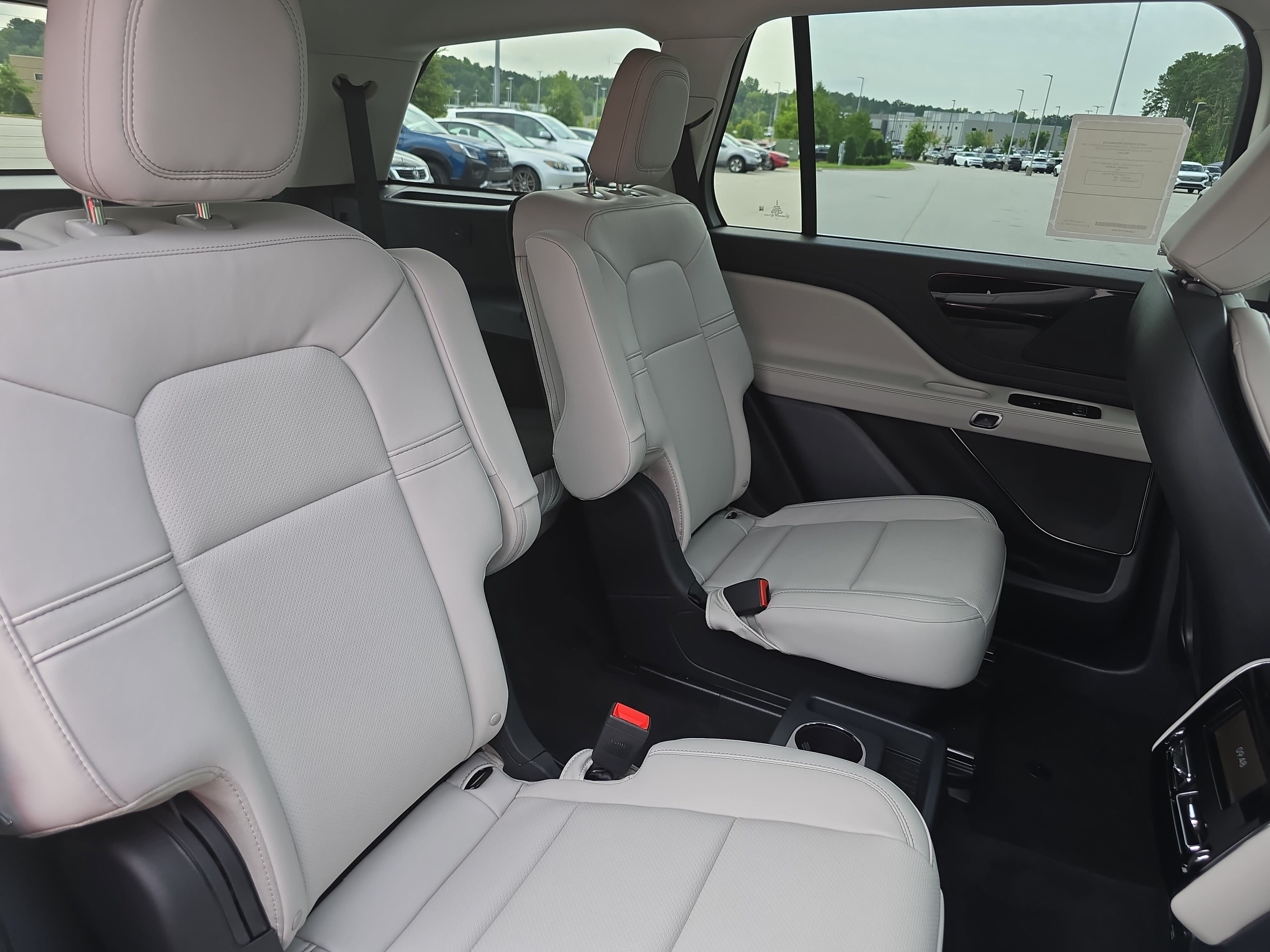 New 2026 Lincoln Aviator AWD image 12