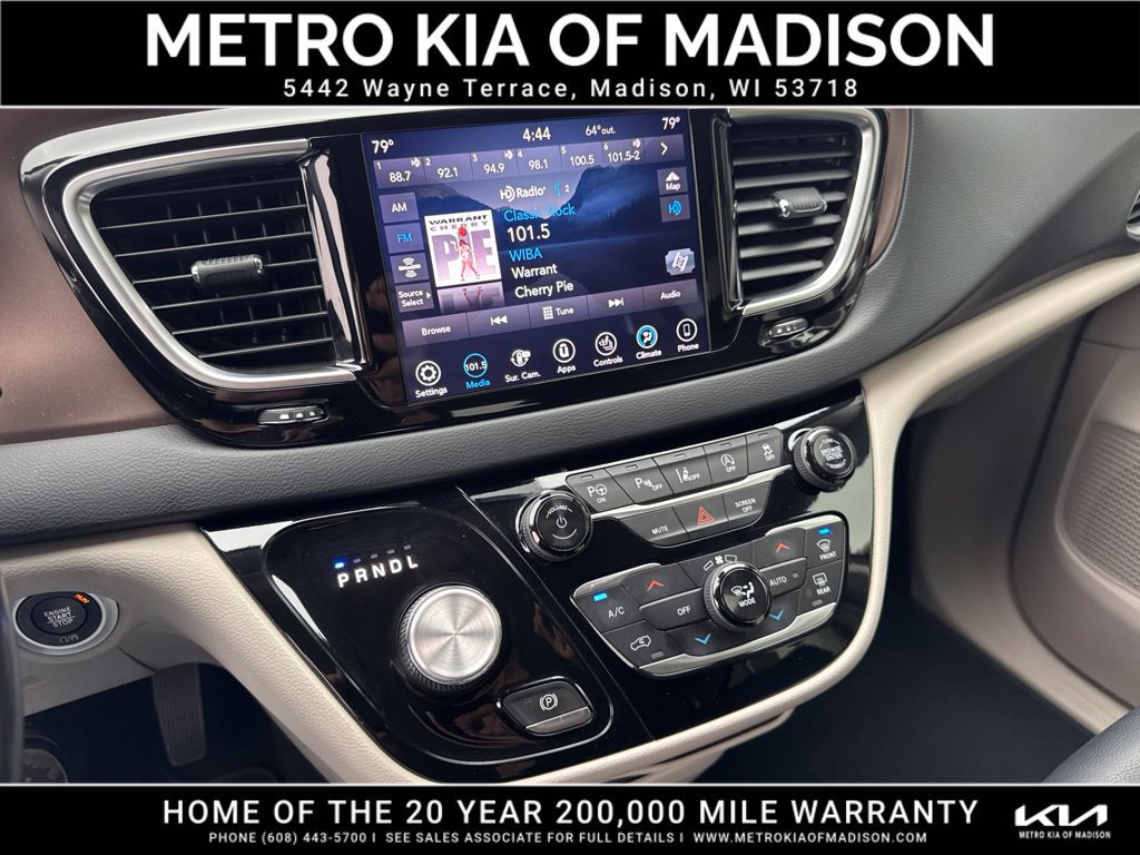 Used 2019 Chrysler Pacifica Touring-L Plus FWD image 22
