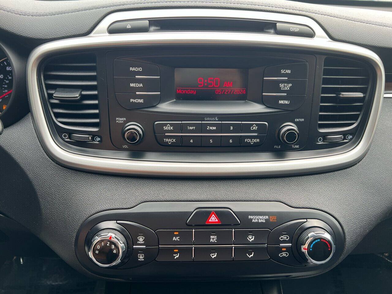 Used 2017 Kia Sorento L FWD image 16