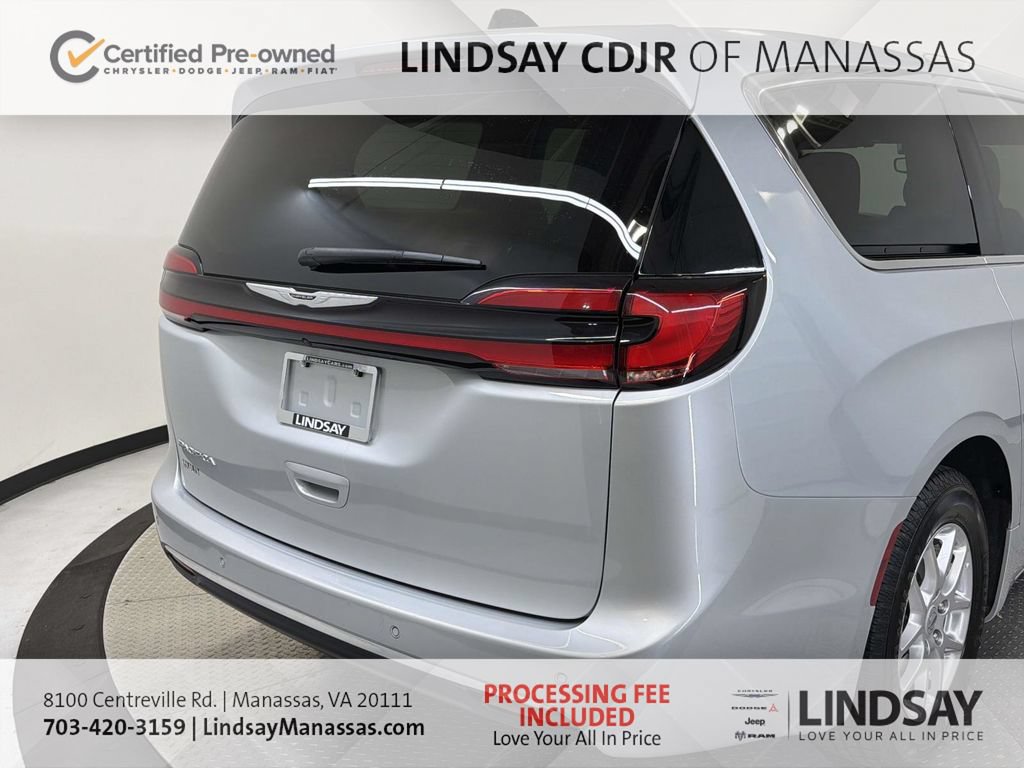 Used 2024 Chrysler Pacifica Touring-L FWD image 10