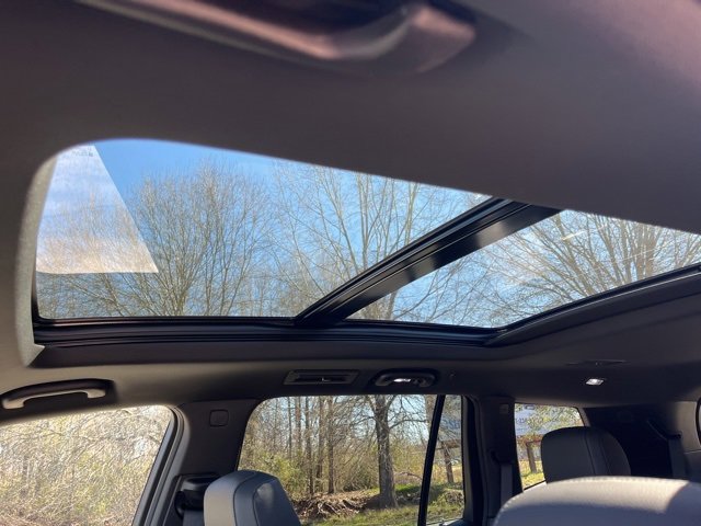 New 2025 Cadillac XT6 Luxury image 31