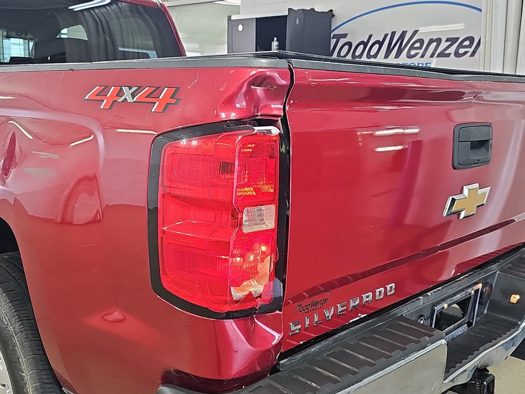 Used 2018 Chevrolet Silverado 1500 LT w/ All Star Edition AWD/4WD image 38