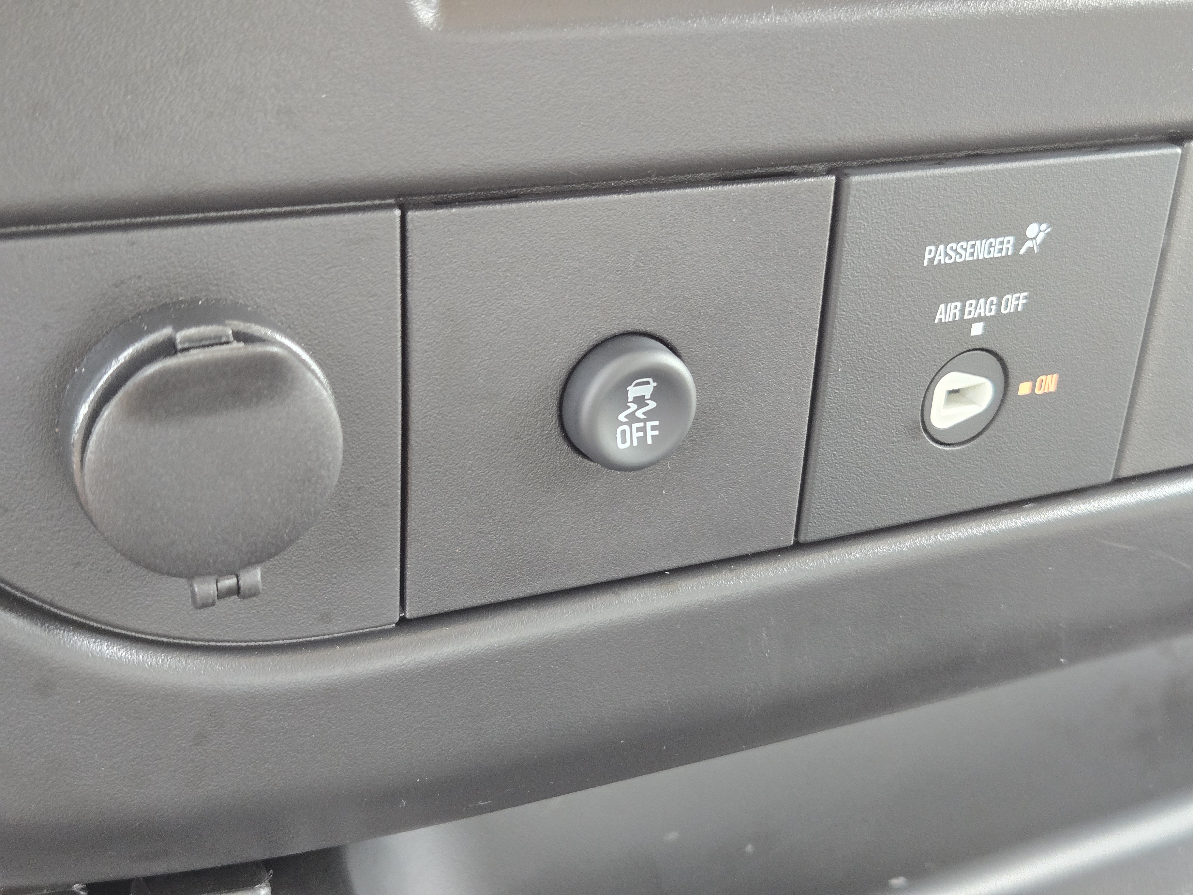 New 2025 Chevrolet Express 4500 w/ Power Convenience Package RWD image 24