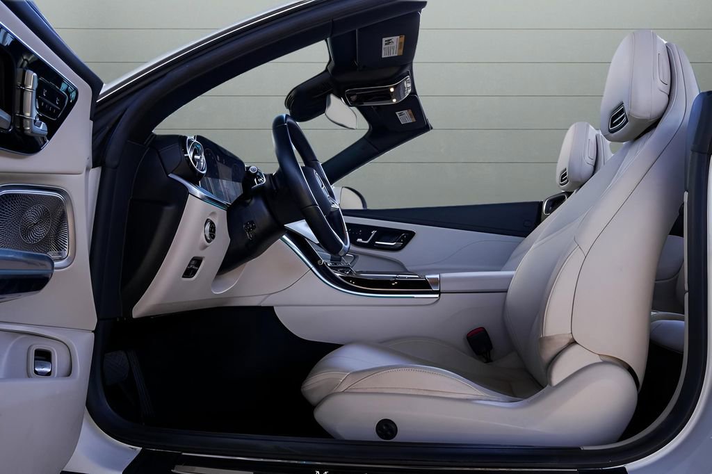 Used 2024 Mercedes-Benz CLE 300 4MATIC Cabriolet image 32