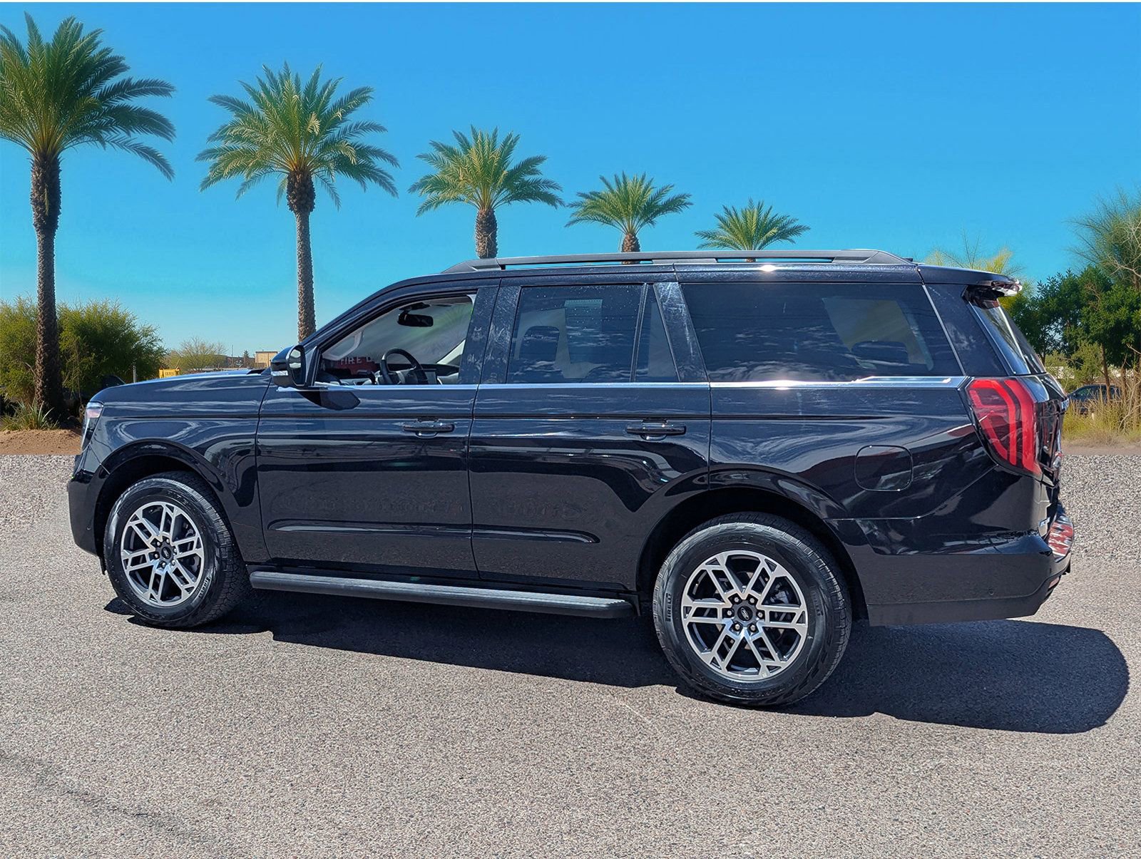 Certified 2025 Ford Expedition Active AWD/4WD image 3