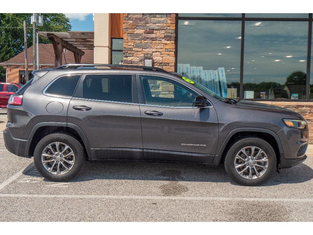 Used 2022 Jeep Cherokee Latitude Lux AWD/4WD image 2