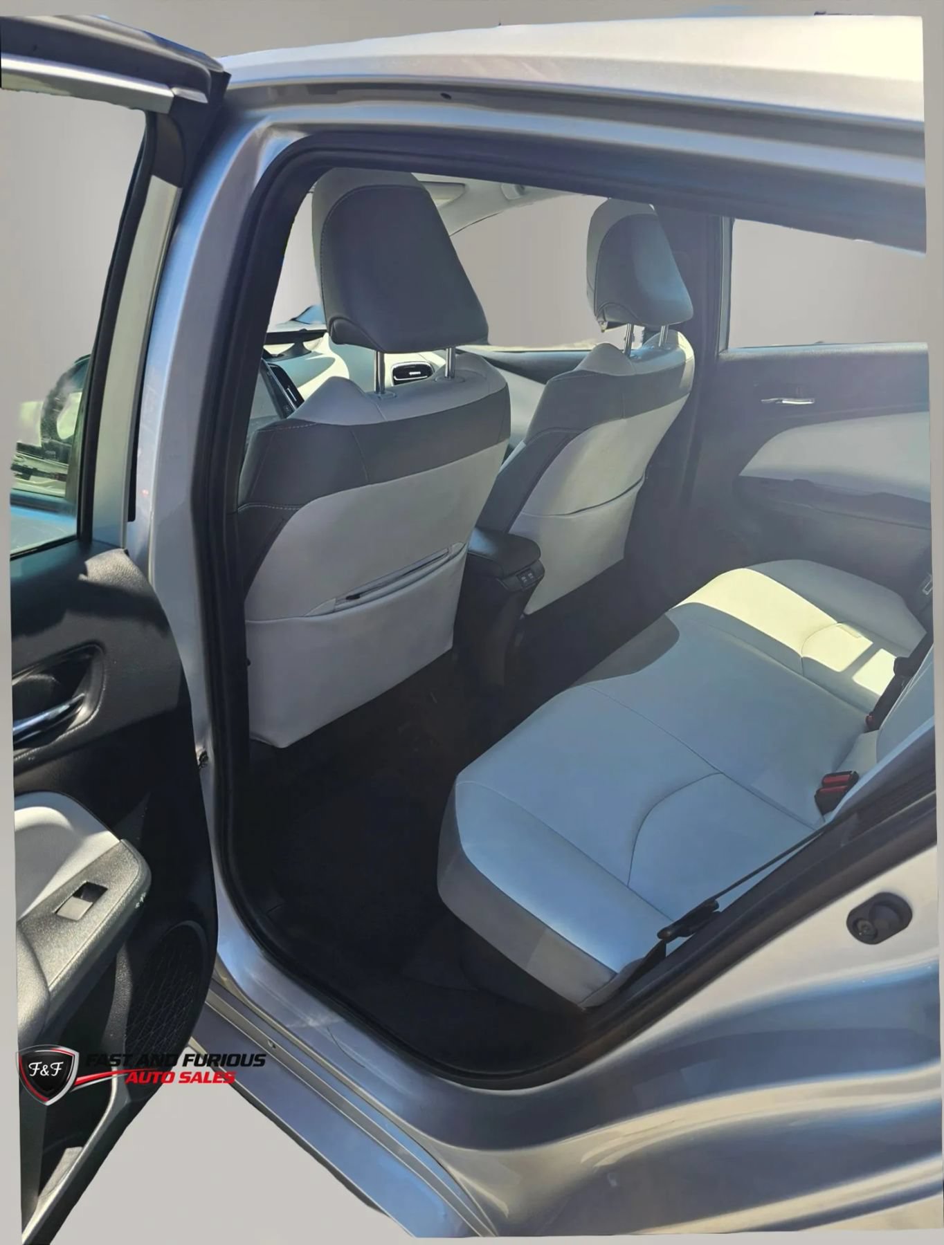 Used 2021 Toyota Prius Prime XLE w/ Carpet Mat Package (TMS) FWD image 7