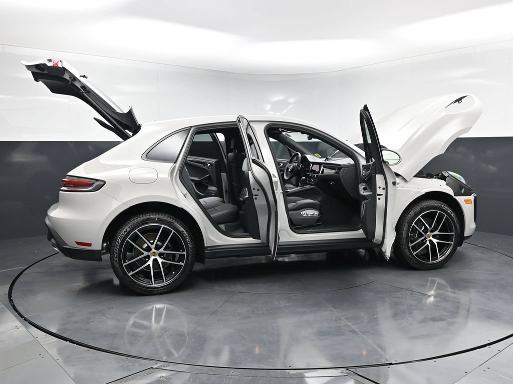 New 2026 Porsche Macan AWD/4WD image 32