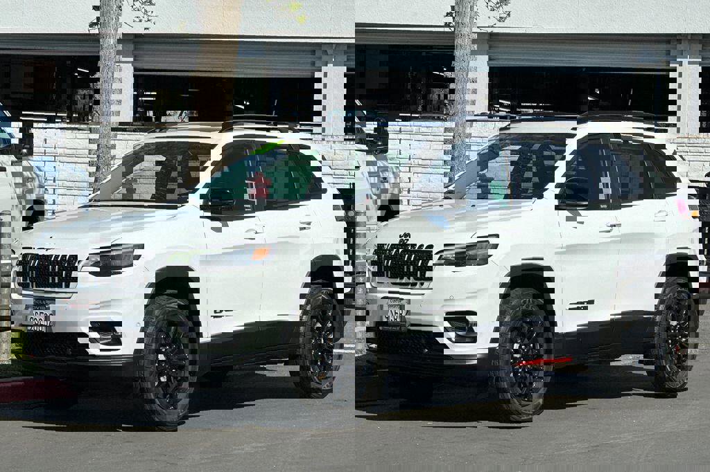 Used 2023 Jeep Cherokee Altitude Lux w/ Lux Elite Package image 8