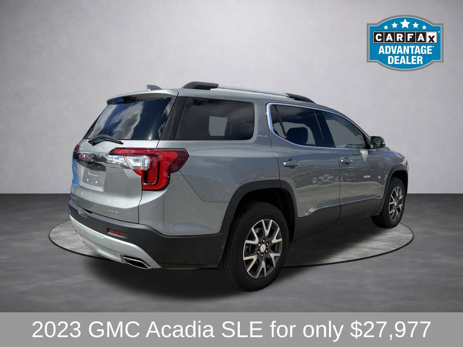 Used 2023 GMC Acadia SLE w/ Driver Convenience Package image 3