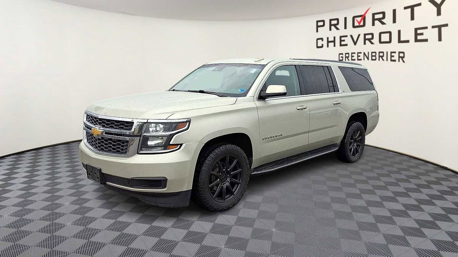 Used 2017 Chevrolet Suburban LT image 4