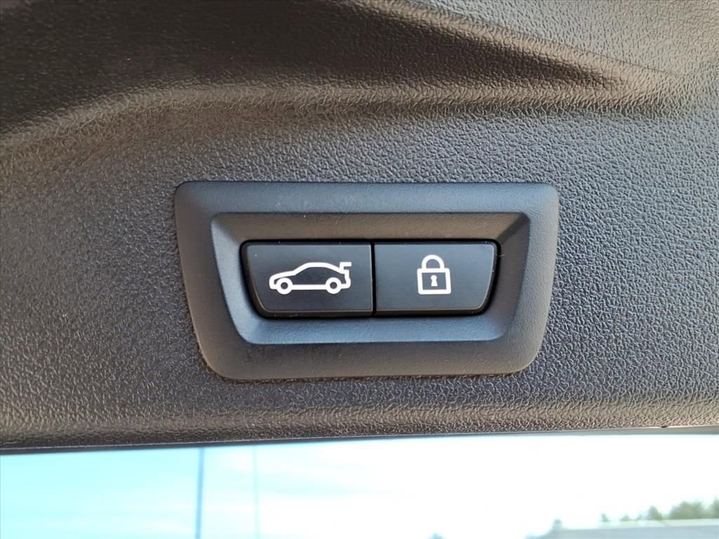 Used 2023 BMW X5 xDrive45e image 11