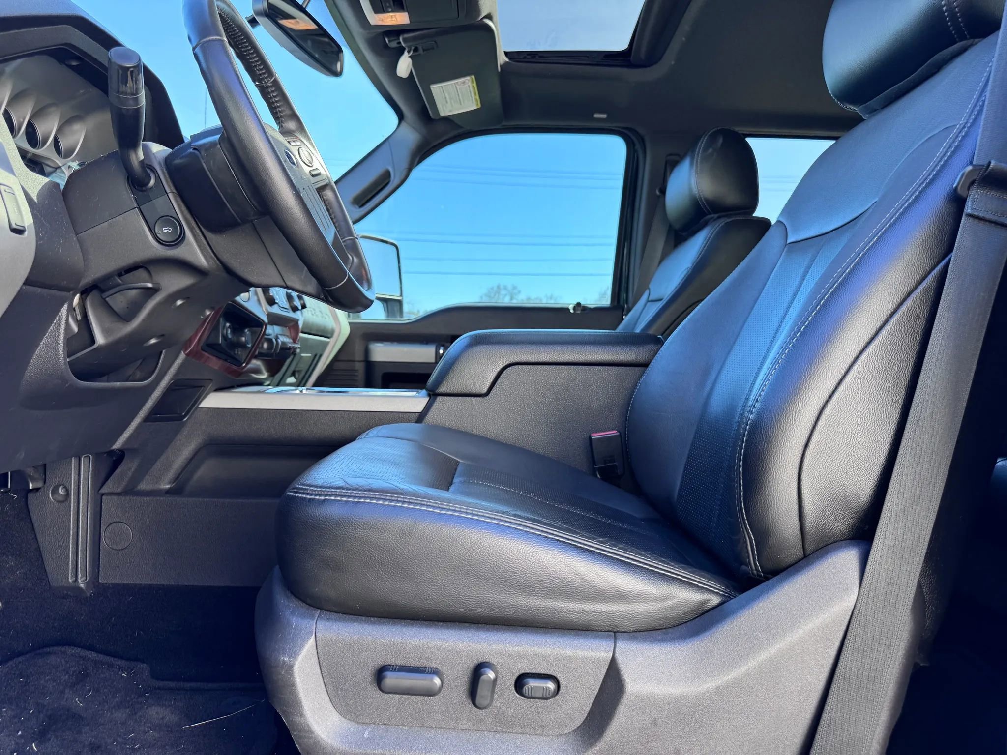 Used 2015 Ford F250 Lariat w/ Lariat Ultimate Package image 20