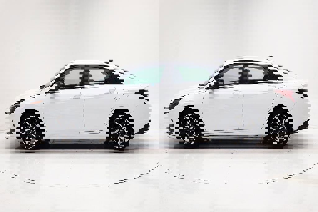 Used 2023 Hyundai Elantra Limited image 5