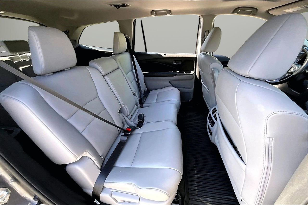 Used 2016 Honda Pilot Touring image 25