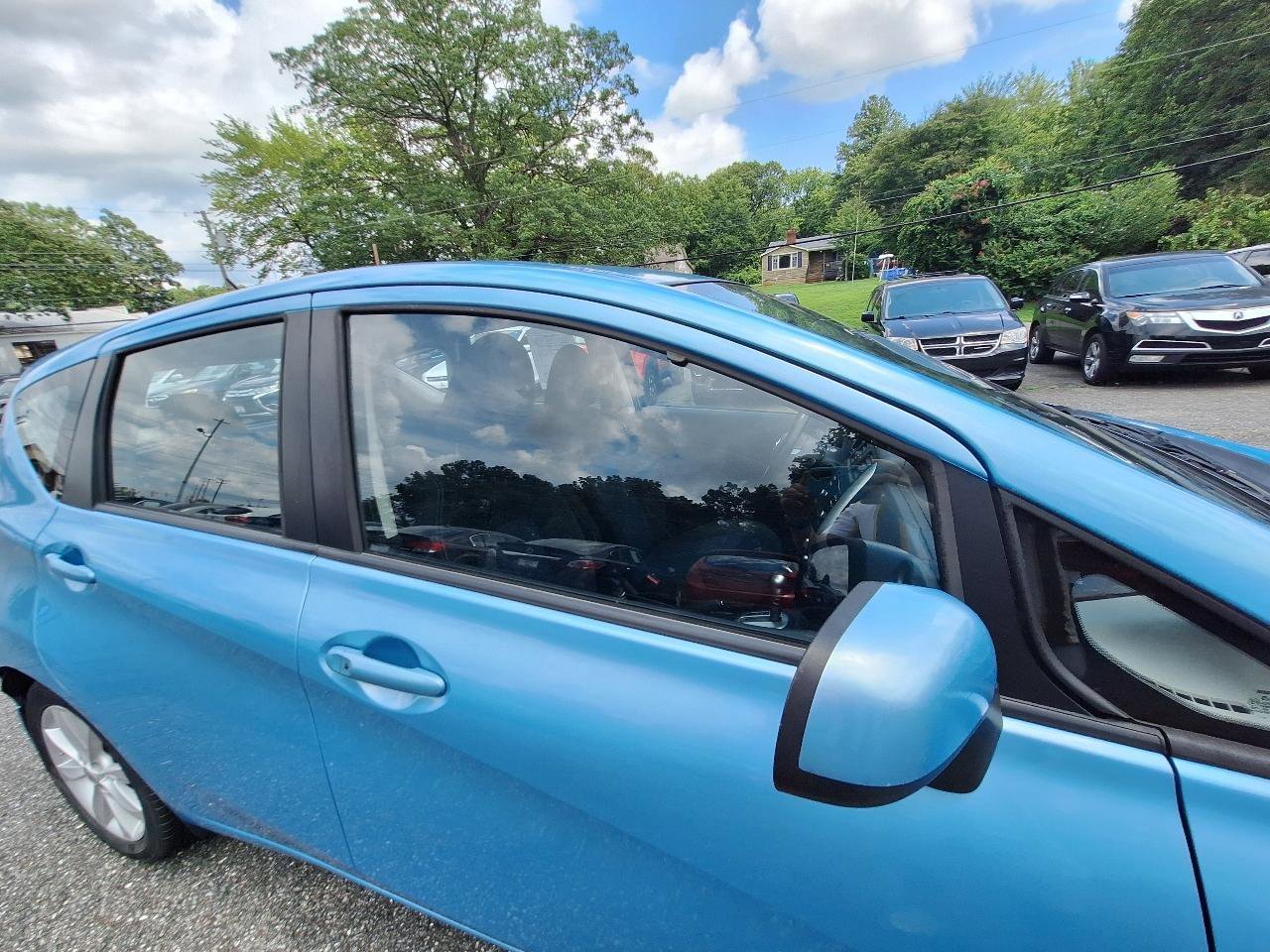 Used 2014 Nissan Versa Note SV w/ SL Package FWD image 10