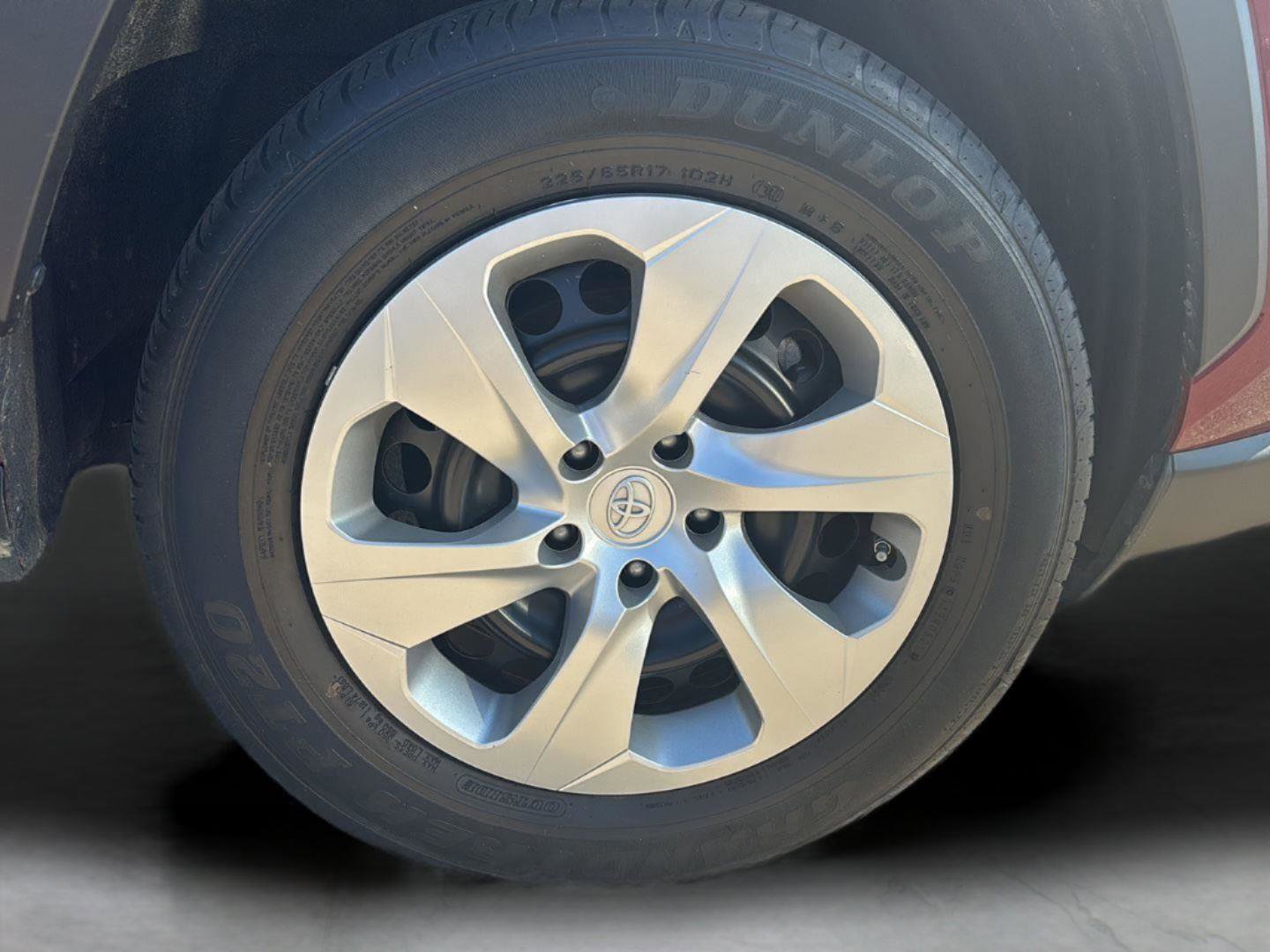 Used 2021 Toyota RAV4 LE image 11