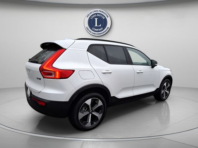 Certified 2026 Volvo XC40 B5 Plus AWD/4WD image 4