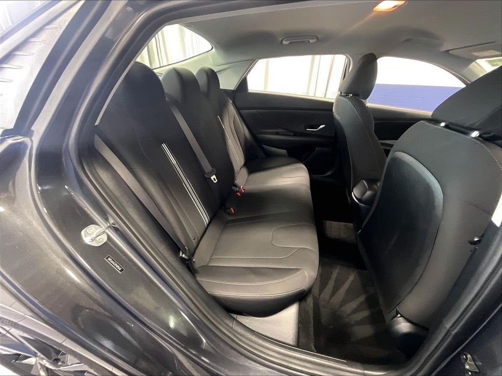 Used 2023 Hyundai Elantra SEL FWD image 16