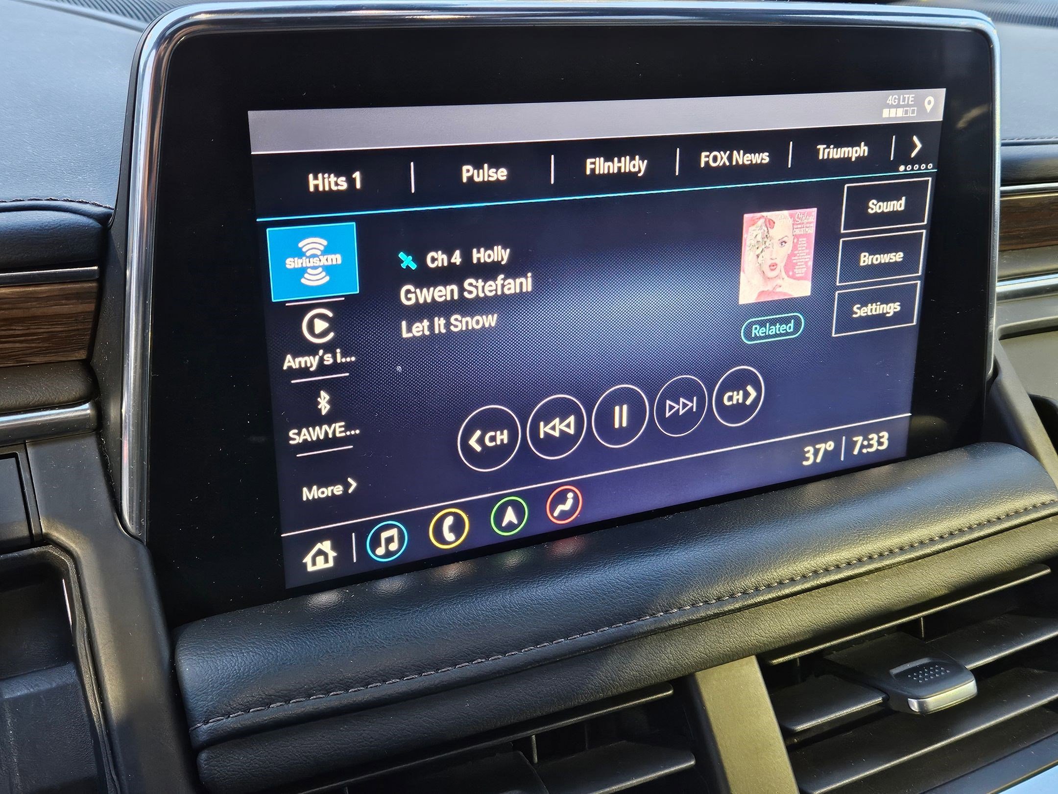 Used 2021 Chevrolet Suburban High Country w/ Premium Package image 25