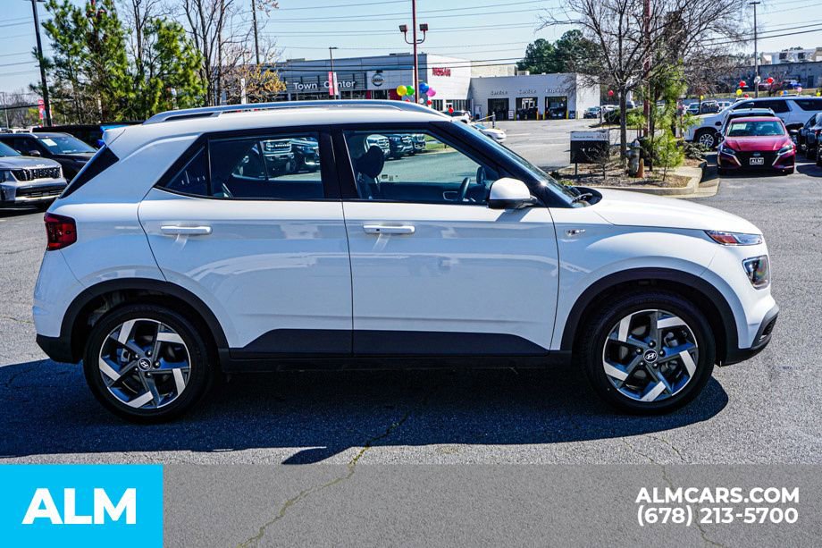 Used 2025 Hyundai Venue SEL image 9