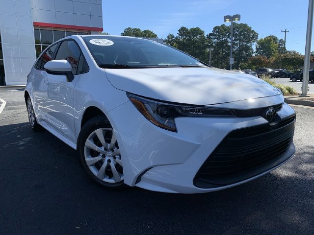 Used 2026 Toyota Corolla LE FWD image 2