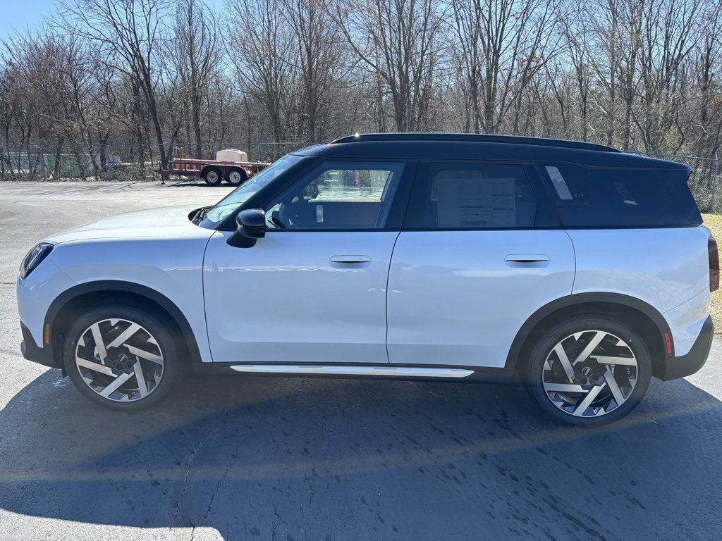 New 2025 MINI Cooper Countryman SE w/ Comfort Package Max image 2