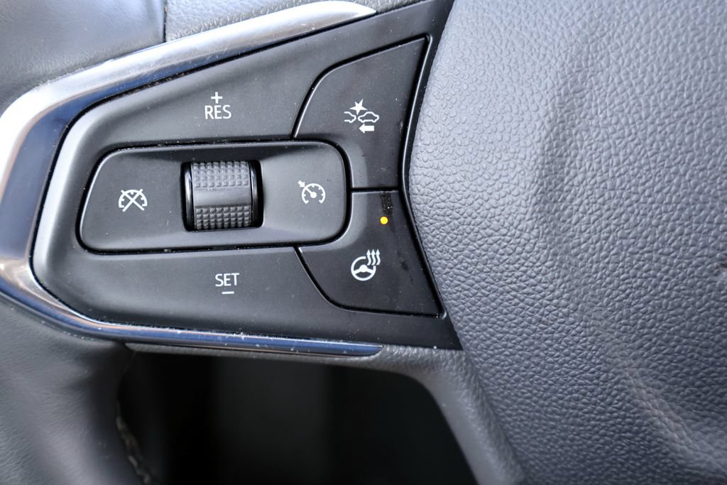 Used 2025 Chevrolet Trax LT w/ LT Convenience Package FWD image 9