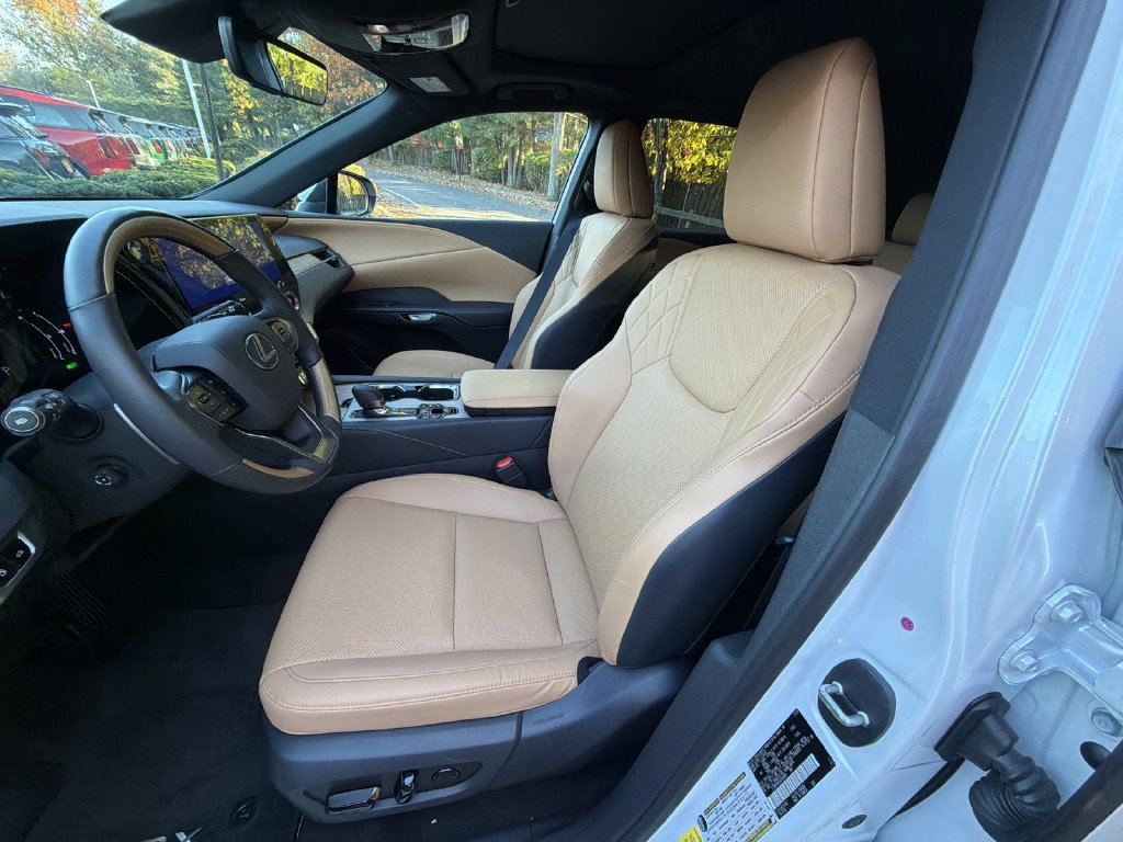 Used 2024 Lexus RX 350h w/ Accessory Package (Z1) AWD/4WD image 19