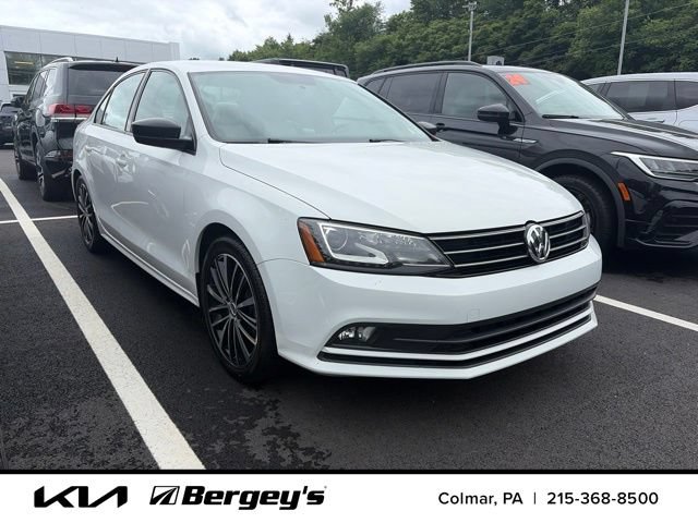 Used 2016 Volkswagen Jetta Sport w/ Lighting Package FWD image 3