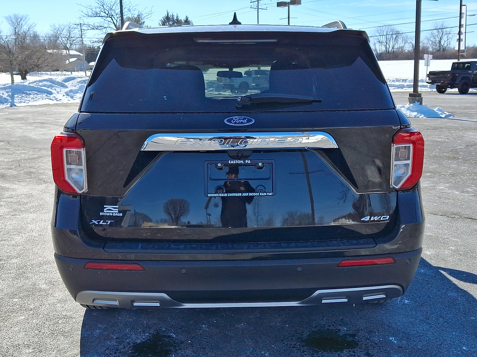 Used 2021 Ford Explorer XLT w/ Equipment Group 202A image 5