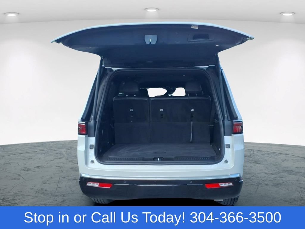 Used 2022 Jeep Wagoneer Series I AWD/4WD image 16