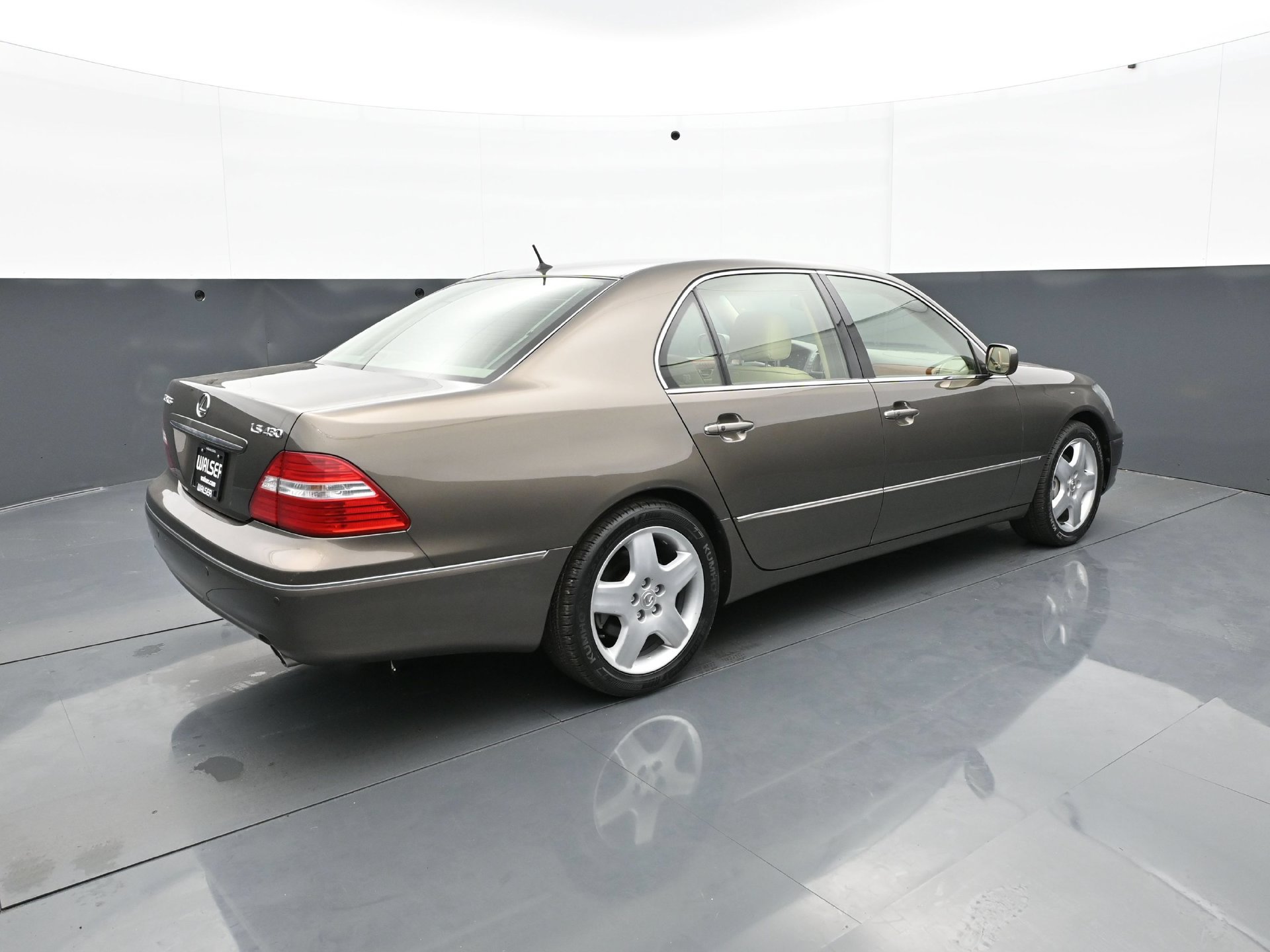 Used 2005 Lexus LS 430 RWD image 7
