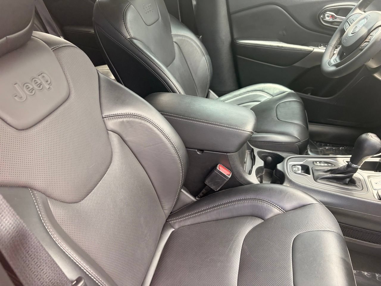 Used 2022 Jeep Cherokee Latitude Lux FWD image 10