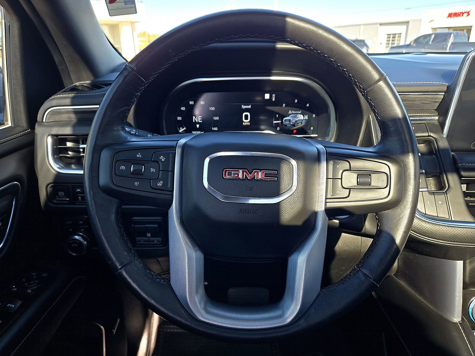 Used 2022 GMC Yukon SLT w/ SLT Luxury Package image 13
