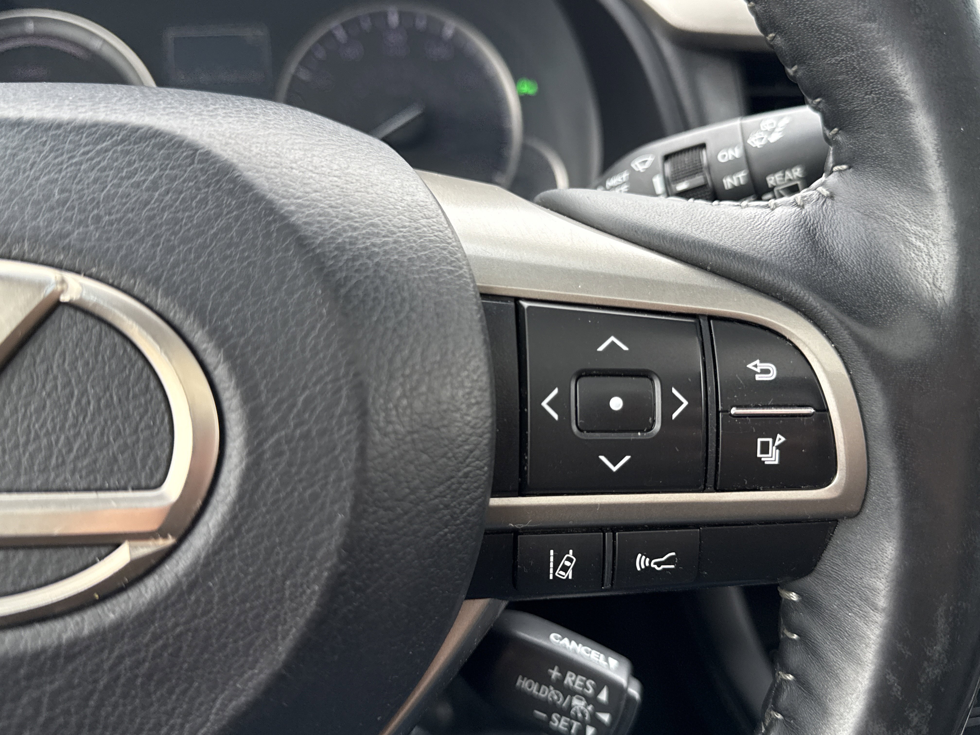 Used 2018 Lexus RX 450h AWD w/ Premium Package image 31