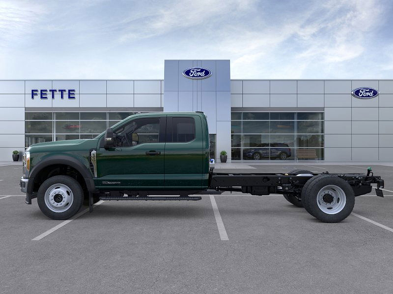 New 2025 Ford F550 4x4 SuperCab Super Duty image 3