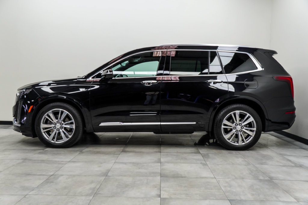 Used 2023 Cadillac XT6 Premium Luxury w/ Technology Package FWD image 9