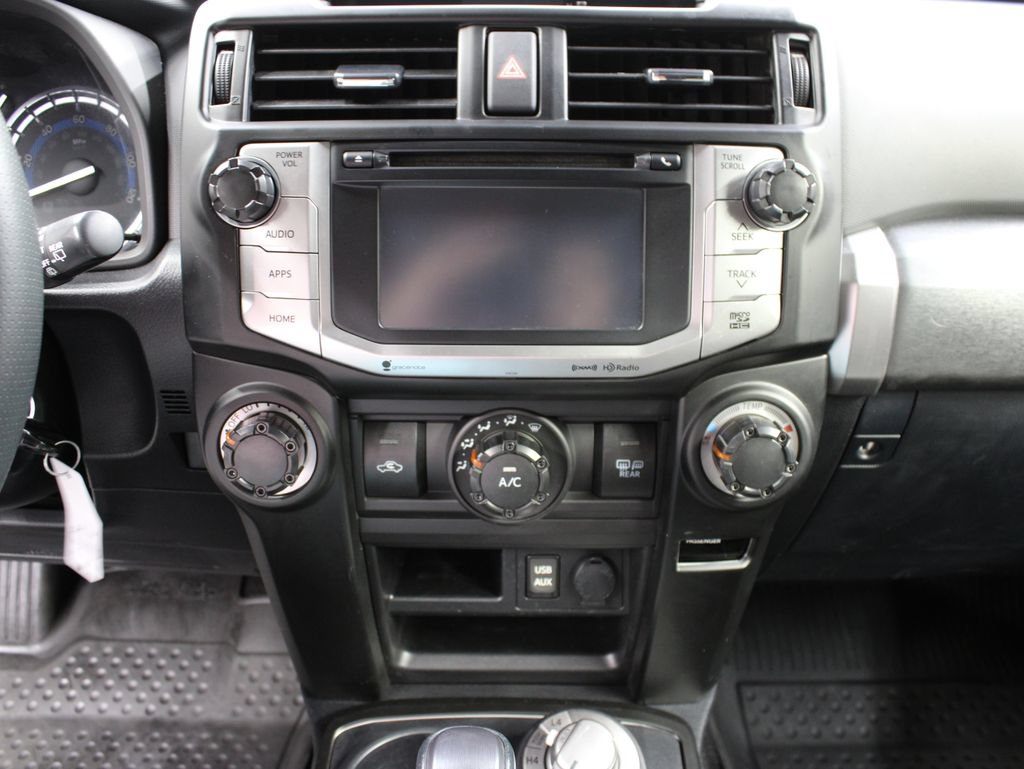 Used 2017 Toyota 4Runner SR5 AWD/4WD image 18