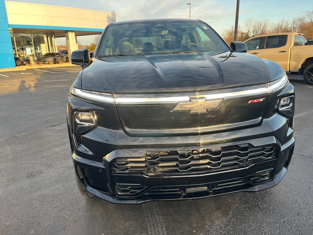 Used 2025 Chevrolet Silverado EV RST image 8