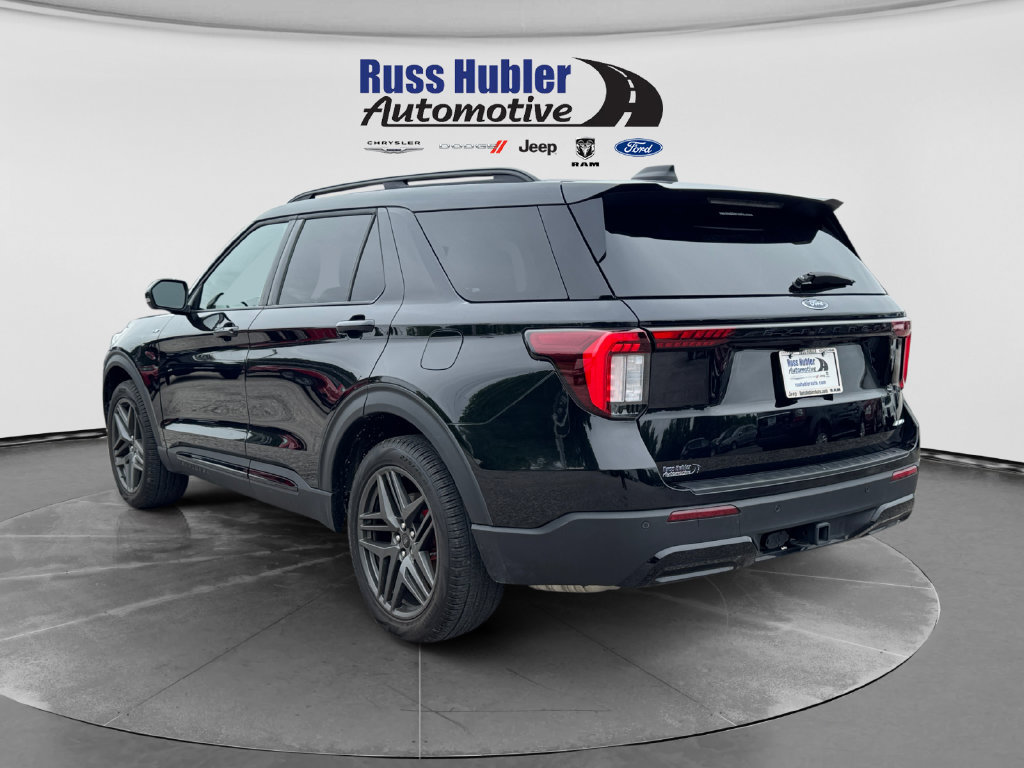 Used 2025 Ford Explorer ST-Line w/ ST-Line Street Pack AWD/4WD image 3